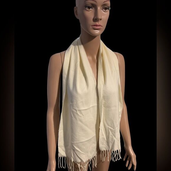 Beautiful V.FRAAS beige (cream) Cashmink scarf
Made in Germany 
Good condition - Picture 1 of 4